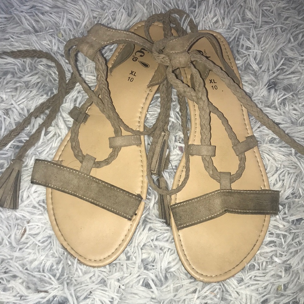 Rue21 tan lace-up flats size 10